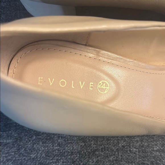 Elegant Evolve Beige and Black Women's Shoes - Picture 8 of 8